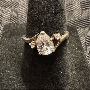 Elegant Sterling Silver 925 Ring with Clear Gemstone (size 6.5)